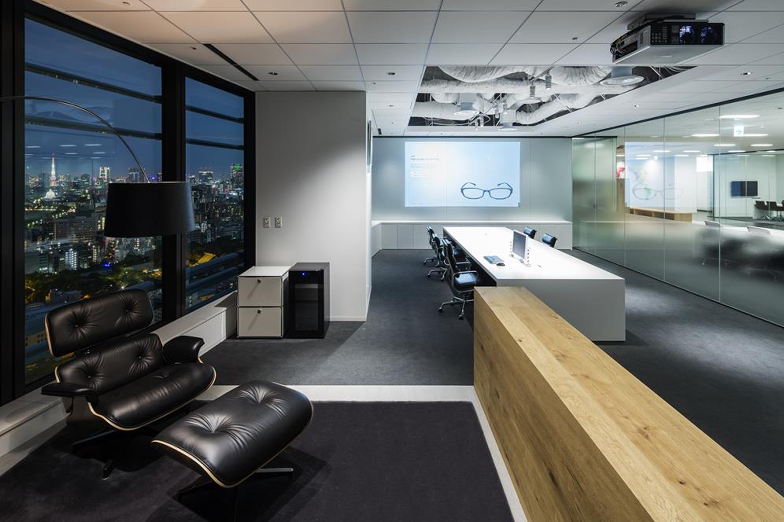 画像:JINS Magnifying OPEN SPACE