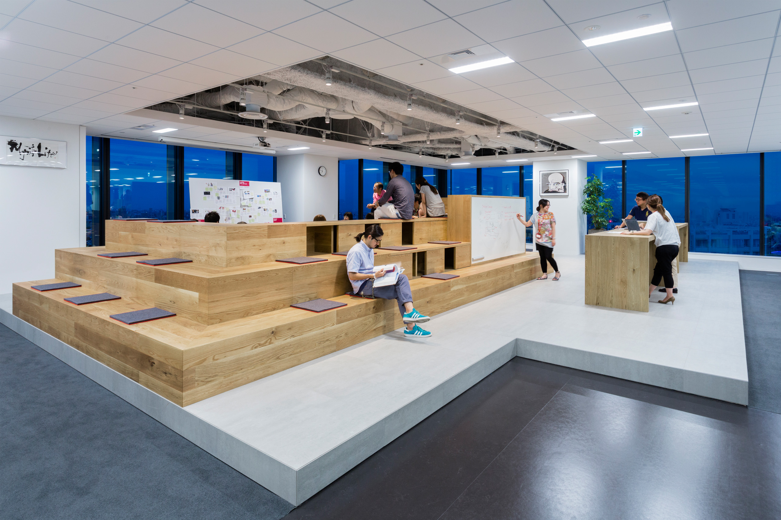 画像:JINS Magnifying OPEN SPACE