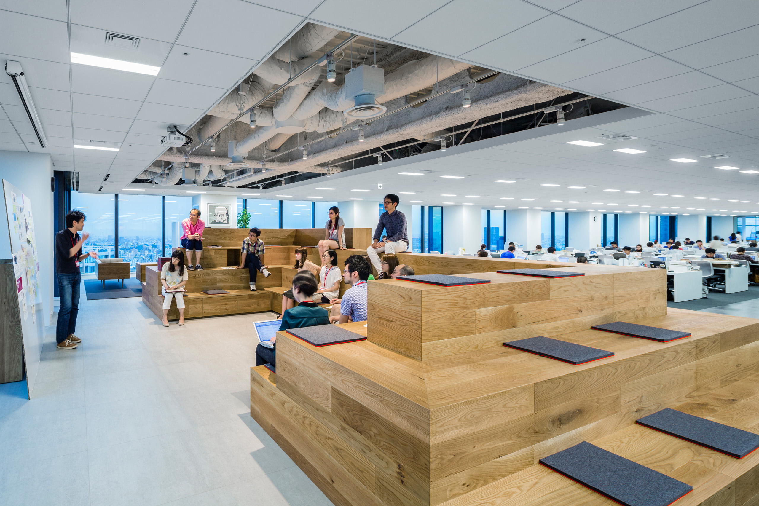 画像:JINS Magnifying OPEN SPACE