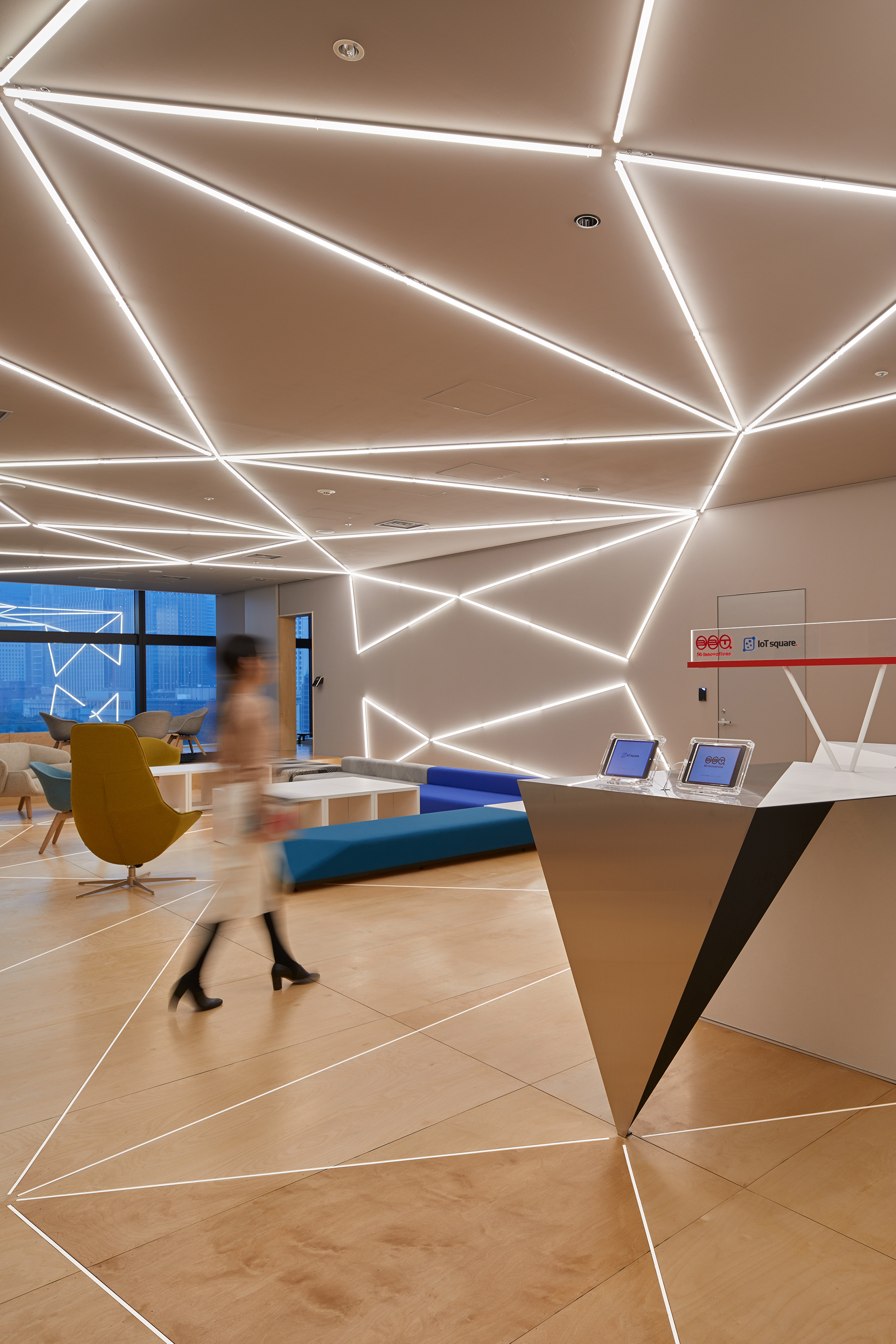 画像:BroadBand Tower 5G Workplace