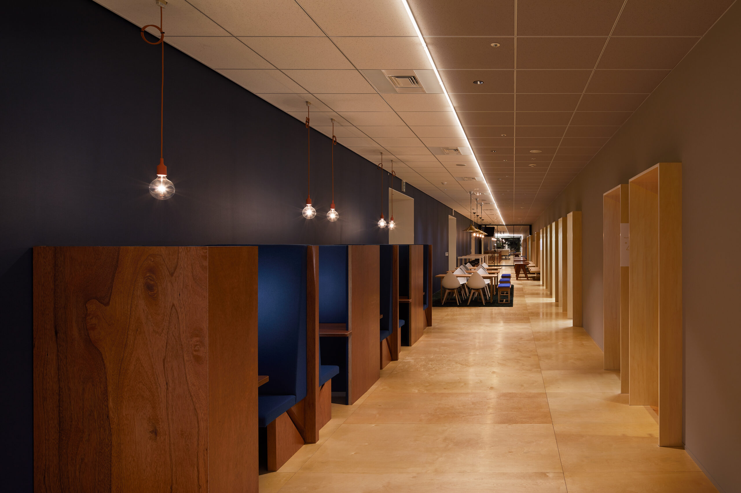 画像:BroadBand Tower 5G Workplace