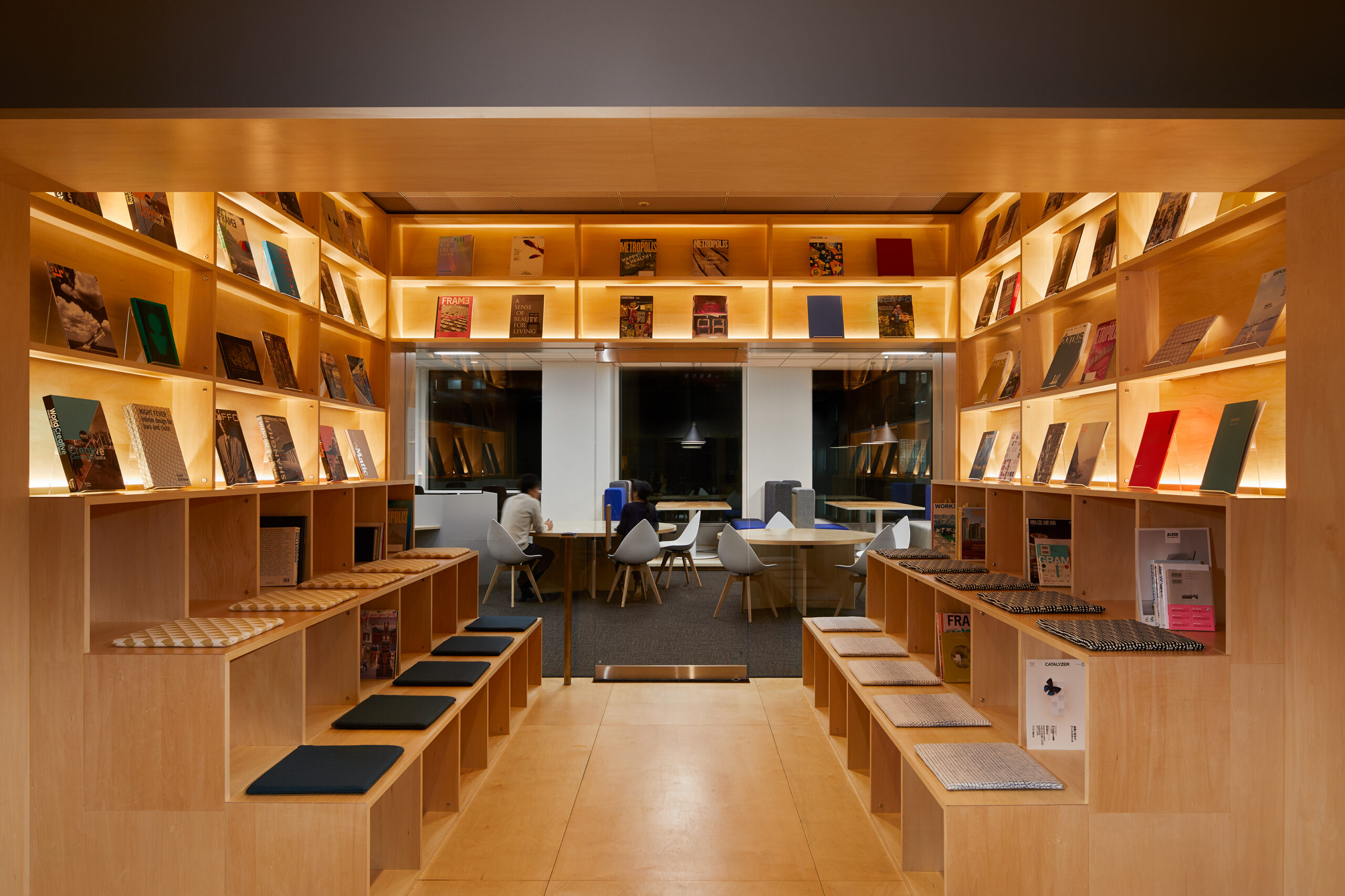 画像:BroadBand Tower 5G Workplace