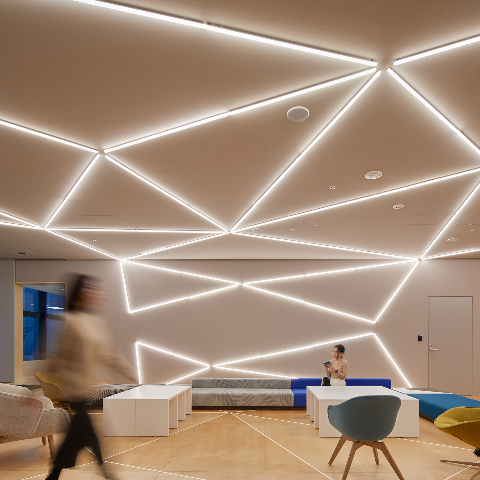 画像:BroadBand Tower 5G Workplace