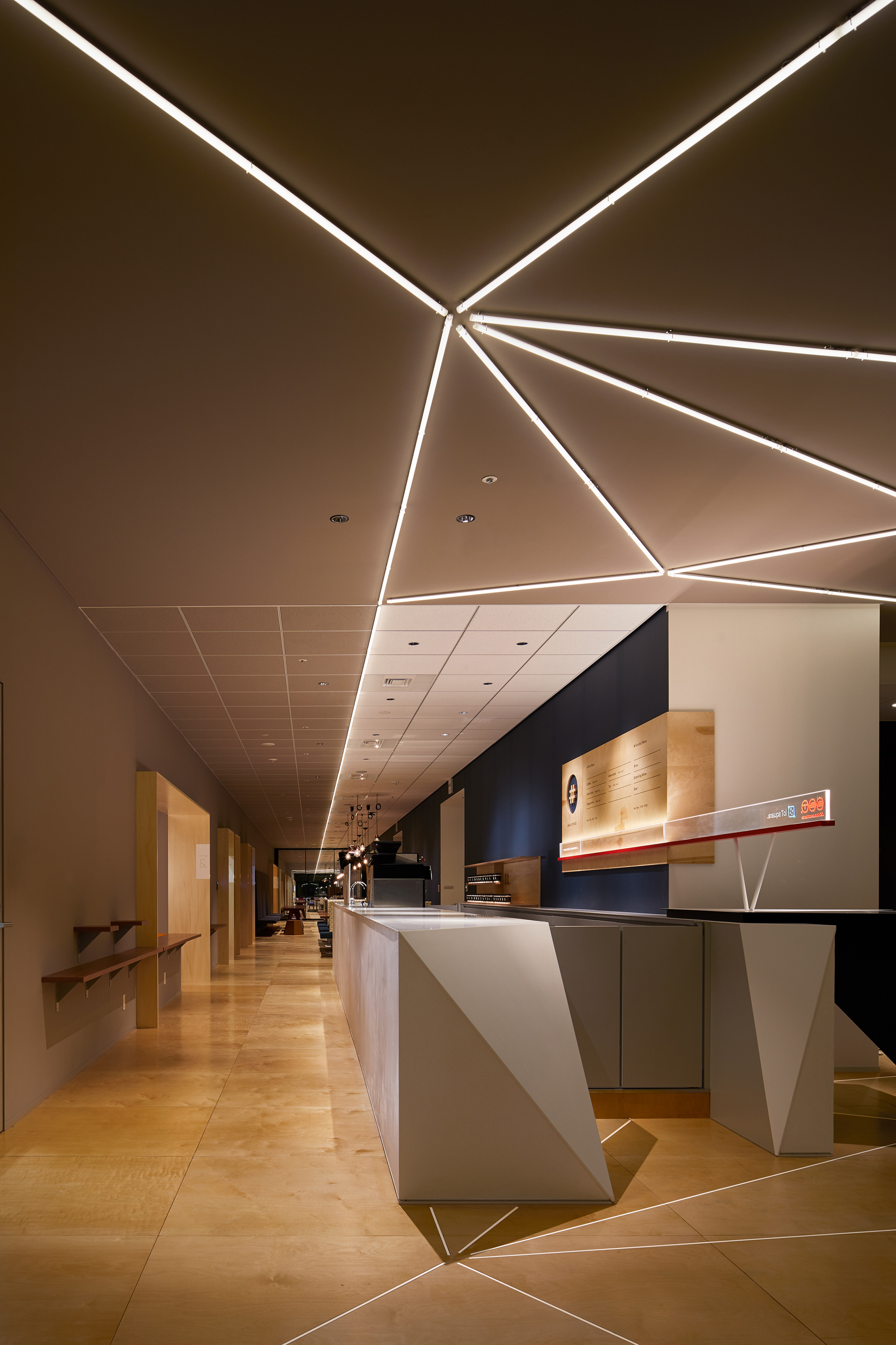 画像:BroadBand Tower 5G Workplace